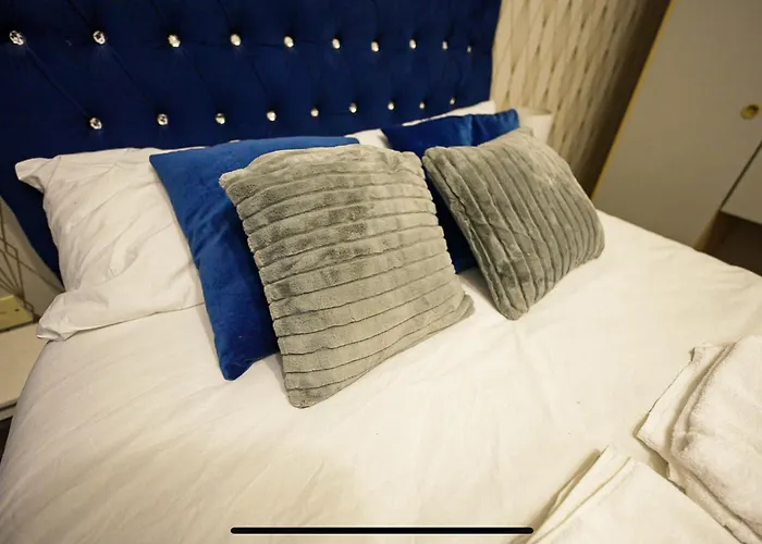 Modern Luxury 2 Bed Apartment, Sleeps 5 Apartmán