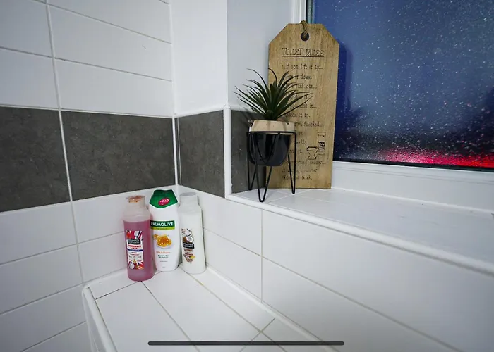 Modern Luxury 2 Bed Apartment, Sleeps 5 아파트 맨체스터