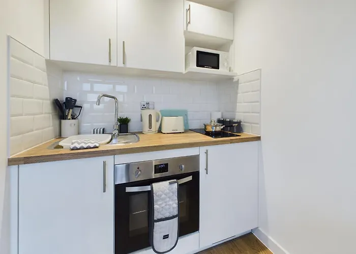 Stylish 1br In Cheltenham Place Apartamento