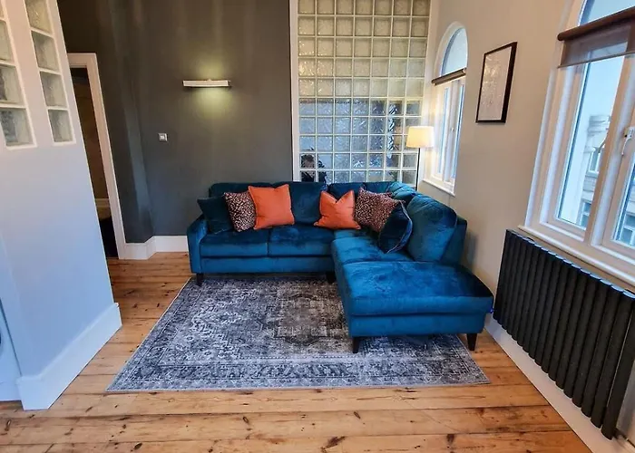 Centre By Superhost *