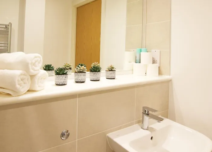 Modern 1-bed Retreat Near Spinningfields, Arndale, Mediacityuk, Etihad & Old Trafford, Sleeps 4, Nespresso Machine, Balcony, Gym, Netflix, Perfect For Long-term & Short-term Professionals & Getaways Διαμέρισμα Μάντσεστερ