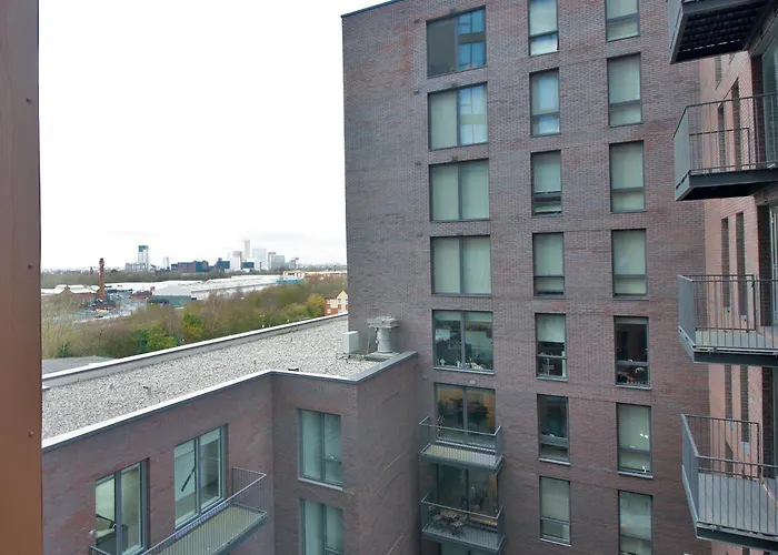 Stylish 1-bed Near Centre, Mediacityuk, Spinningfields, Old Trafford & Etihad, Sleeps 4, Netflix, Gym, Balcony, Nespresso Machine, Ideal For Professionals & Extended And Short Stays! *