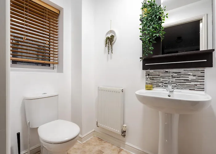 Coop Arena & Etihad - Free Parking - Pool Table Feriehus