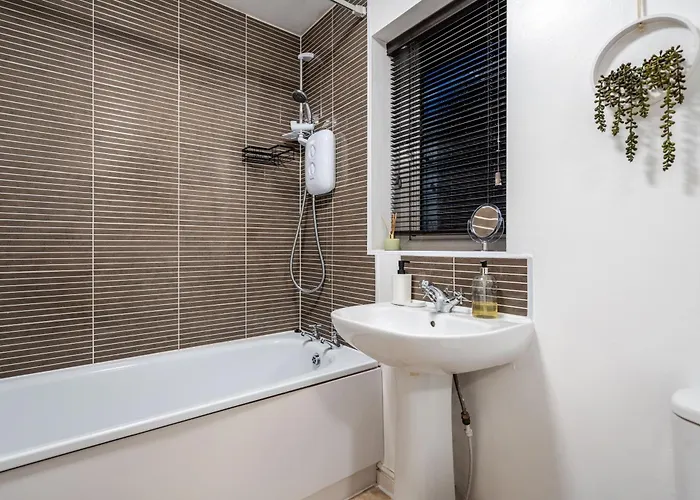 Coop Arena & Etihad - Free Parking - Pool Table 펜션 *