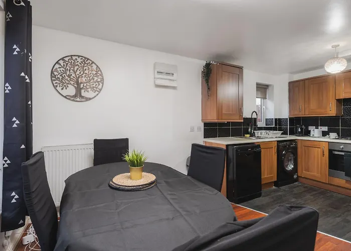 Coop Arena & Etihad - Free Parking - Pool Table Tatil Evi *