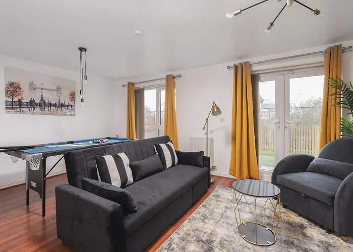 Coop Arena & Etihad - Free Parking - Pool Table 펜션