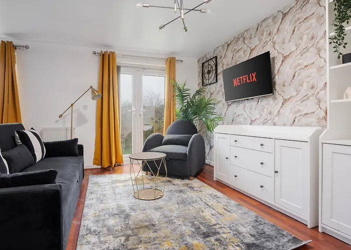 Coop Arena & Etihad - Free Parking - Pool Table Feriehus