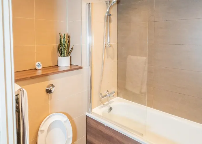 Mega1 Luxury Spacious 1bedroom Apartment, *