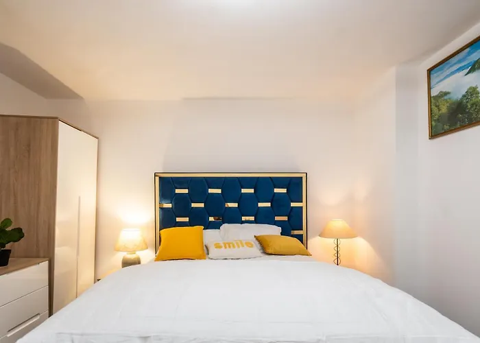 Mega1 Luxury Spacious 1bedroom Apartment, *