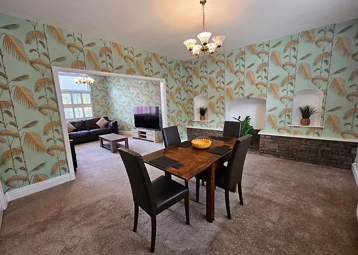 Clayton Hall Homes Дом отдыха *