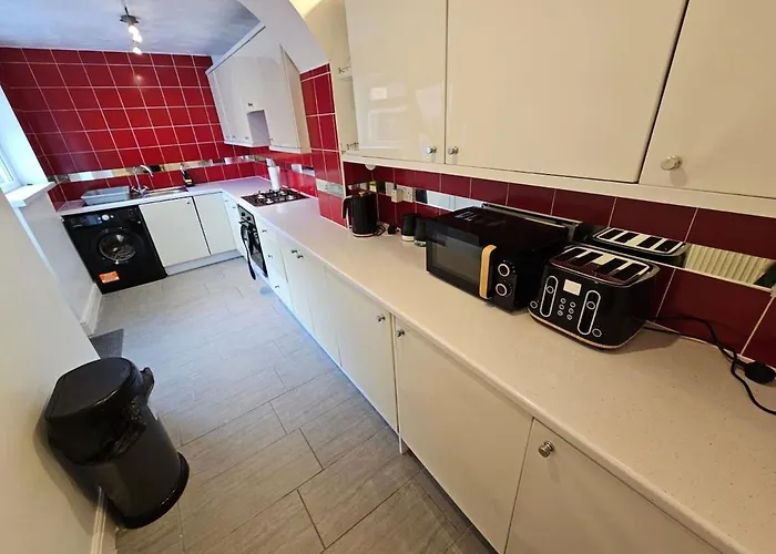 Дом отдыха Clayton Hall Homes