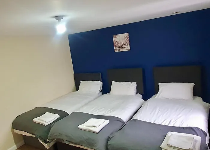 Amila House Manchester, Modern, Spacious, Sleeps 9 With Parking Prázdninový dům