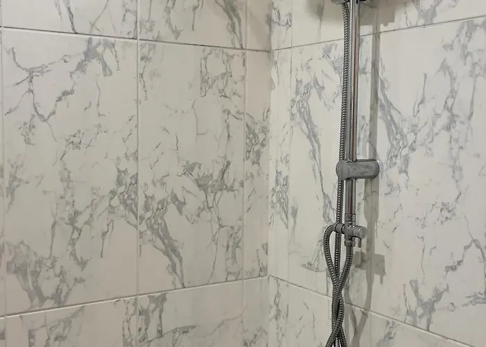 Casa vacanze Tropical Sun Homes - Beautiful Spacious 3 Bed In A Serene Environment With Free Parking For 2 Cars