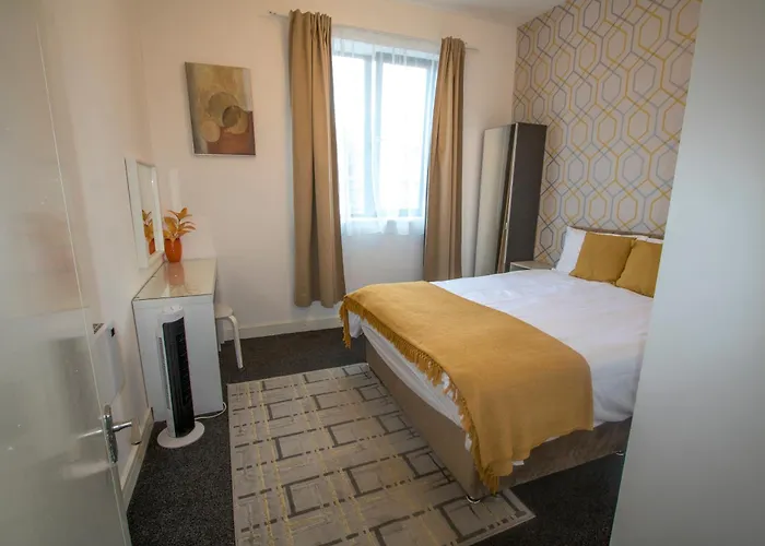 Ideal For Groups - Lovely 2 Bedroom - Free Parking, Transit Links, Close To Stadiums 맨체스터