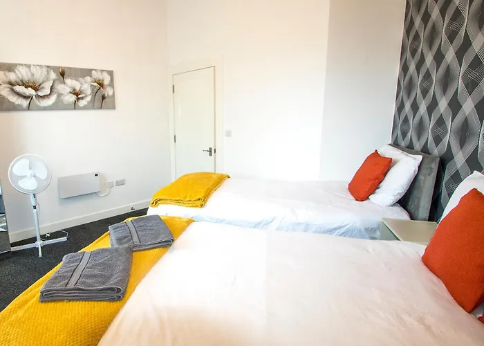 Ideal For Groups - Lovely 2 Bedroom - Free Parking, Transit Links, Close To Stadiums *