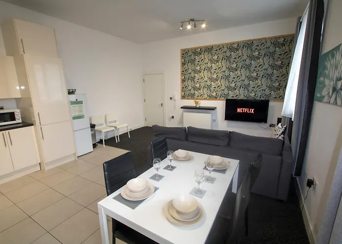 Ideal For Groups - 2 Bedroom - Free Parking, Transit Links, Close To Stadiums *