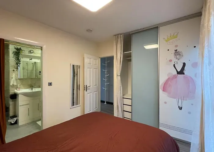 Flat With Free Secure Parking 아파트 맨체스터