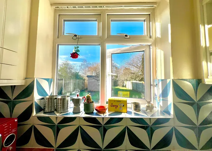 Spacious 3-bed Family Retreat With Cosy Living And Garden! Free Parking Ferienhaus Manchester