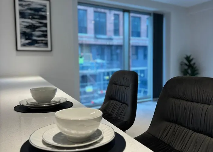 Entire Modern In Centre