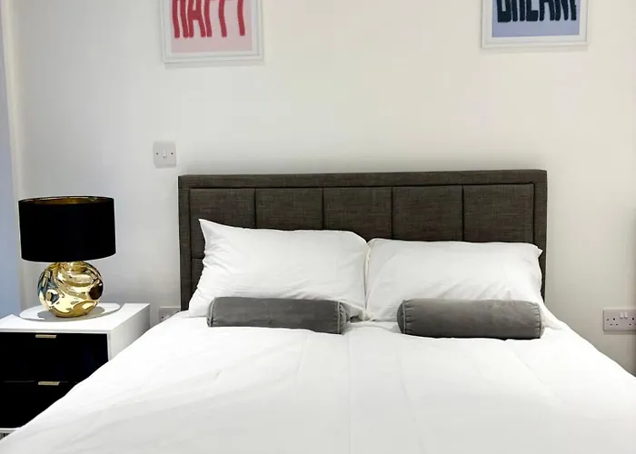 Entire Modern In Centre Daire *