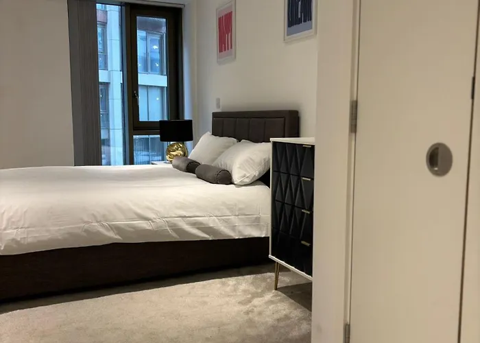 Entire Modern In Centre *