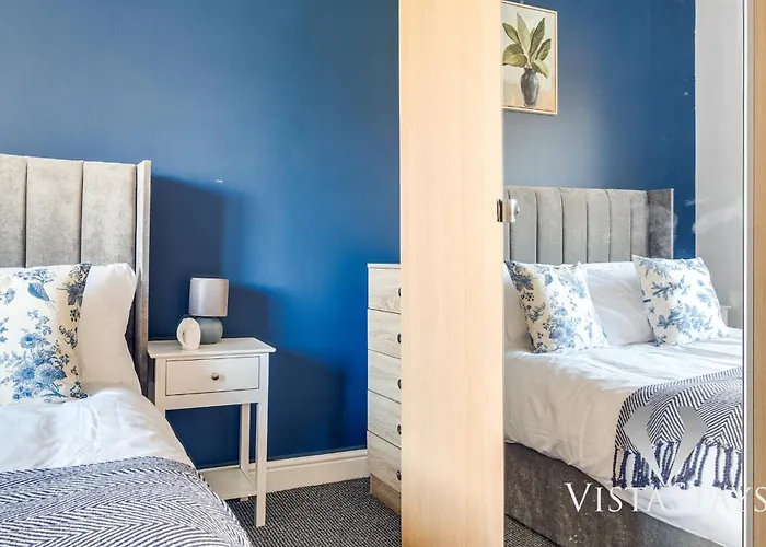 Casa vacanze 4 Bed House By Vista Short Lets & Serviced With Pool Table, Free Parking & Near *