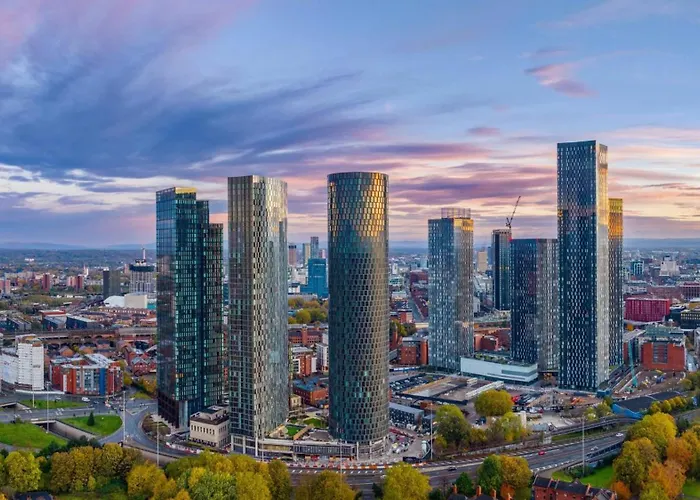 Quay House - Salford - 2bdr Sleeps 7, Spacious & Quiet - Free Parking - Close To Centre, United & The Lowry * Manchester