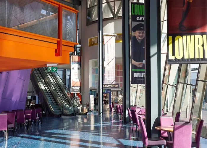 Quay House - Salford - 2bdr Sleeps 7, Spacious & Quiet - Free Parking - Close To Centre, United & The Lowry Apartament *