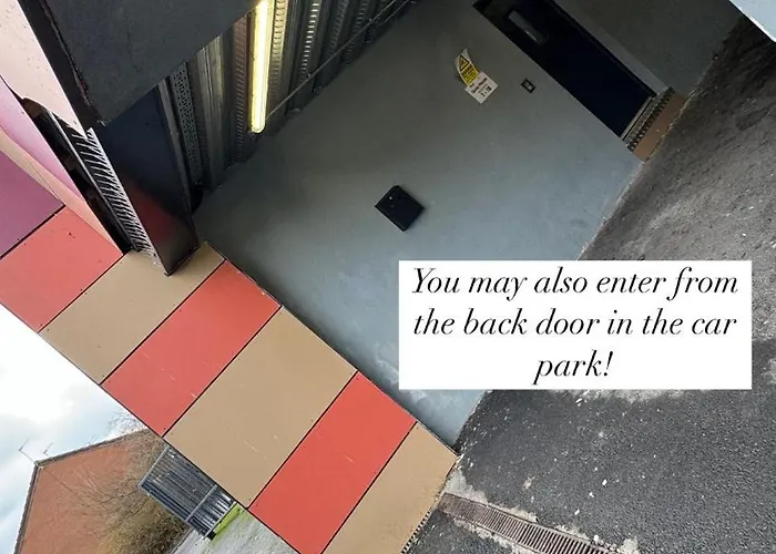 Quay House - Salford - 2bdr Sleeps 7, Spacious & Quiet - Free Parking - Close To Centre, United & The Lowry *