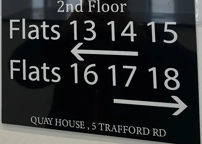 Quay House - Salford - 2bdr Sleeps 7, Spacious & Quiet - Free Parking - Close To Centre, United & The Lowry Appartamento *