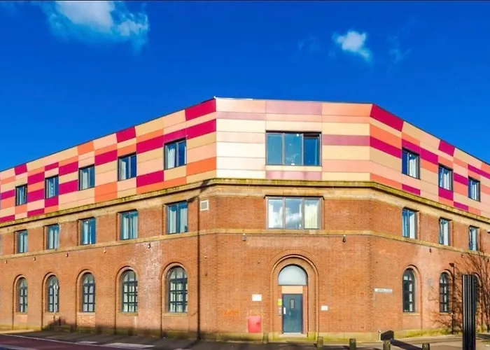 Quay House - Salford - 2bdr Sleeps 7, Spacious & Quiet - Free Parking - Close To Centre, United & The Lowry Manchester