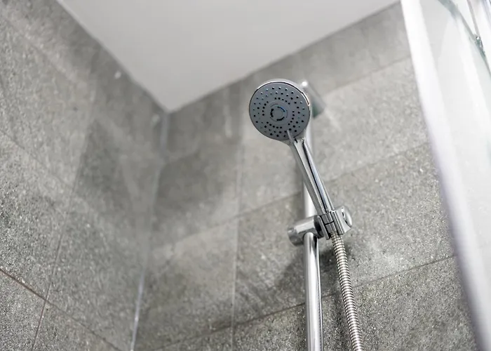 Quay House - Salford - 2bdr Sleeps 7, Spacious & Quiet - Free Parking - Close To Centre, United & The Lowry Manchester