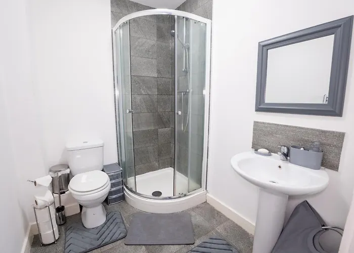 Quay House - Salford - 2bdr Sleeps 7, Spacious & Quiet - Free Parking - Close To Centre, United & The Lowry Appartement