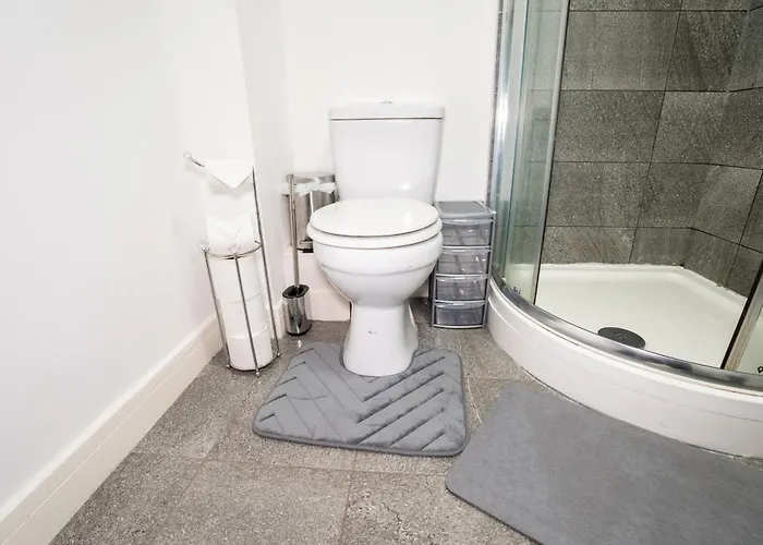 Quay House - Salford - 2bdr Sleeps 7, Spacious & Quiet - Free Parking - Close To Centre, United & The Lowry * Manchester