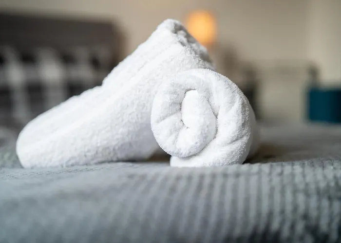 Quay House - Salford - 2bdr Sleeps 7, Spacious & Quiet - Free Parking - Close To Centre, United & The Lowry * Manchester