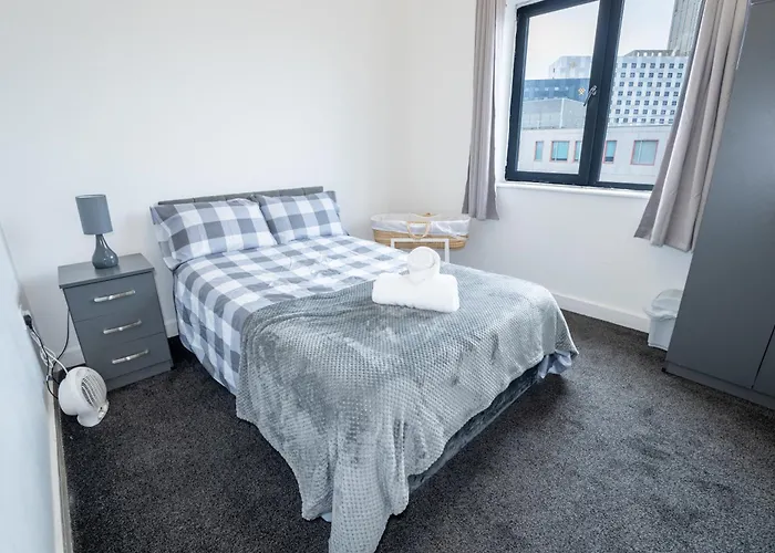Quay House - Salford - 2bdr Sleeps 7, Spacious & Quiet - Free Parking - Close To Centre, United & The Lowry