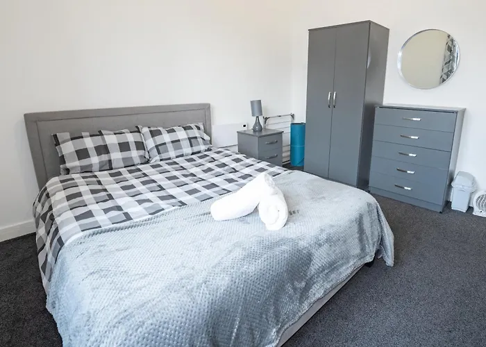 Quay House - Salford - 2bdr Sleeps 7, Spacious & Quiet - Free Parking - Close To Centre, United & The Lowry Manchester