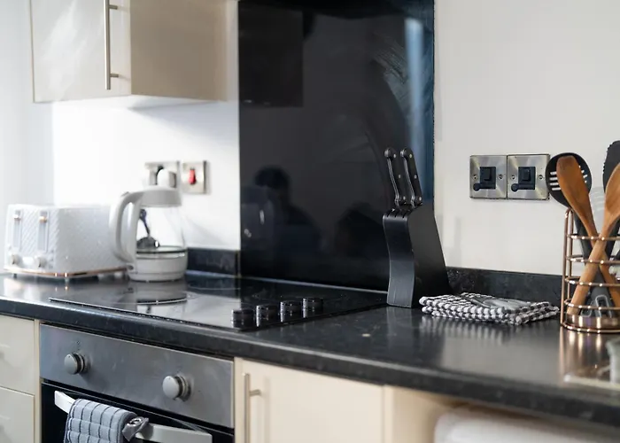 Quay House - Salford - 2bdr Sleeps 7, Spacious & Quiet - Free Parking - Close To Centre, United & The Lowry