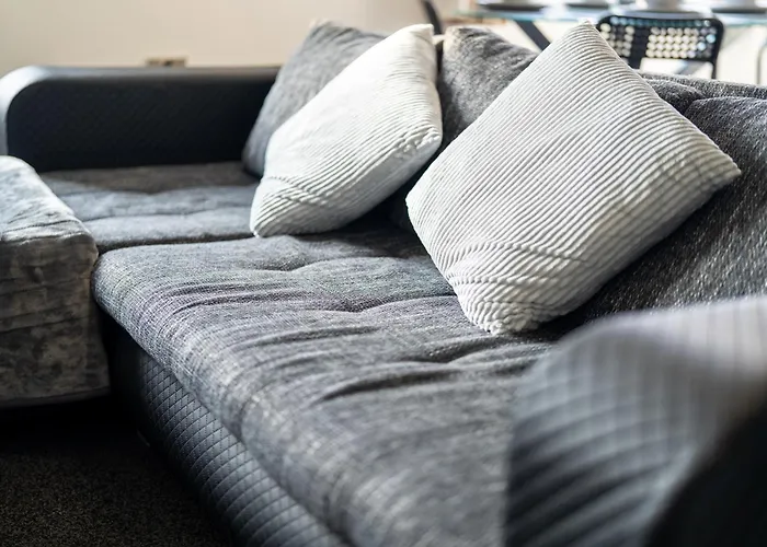 Quay House - Salford - 2bdr Sleeps 7, Spacious & Quiet - Free Parking - Close To Centre, United & The Lowry * Manchester