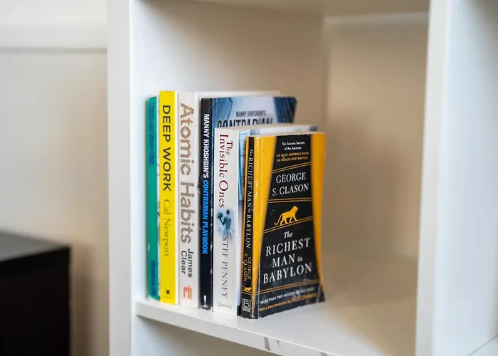 Quay House - Salford - 2bdr Sleeps 7, Spacious & Quiet - Free Parking - Close To Centre, United & The Lowry Manchester