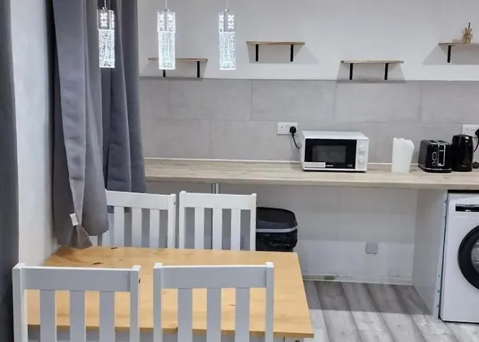 Cozy Modern 3 Bed, 2 Bedroom - Secure Parking - Close To Centre And Old Trafford 曼彻斯特