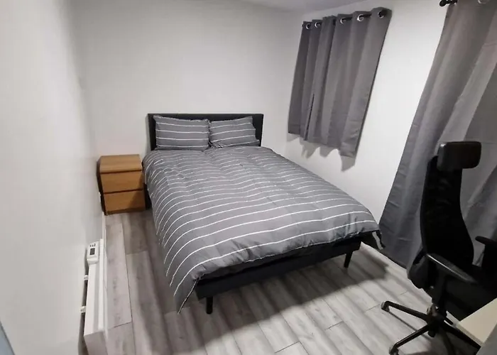 Apartman Cozy Modern 2 Bed Flat, With Parking, Close To Town Manchester