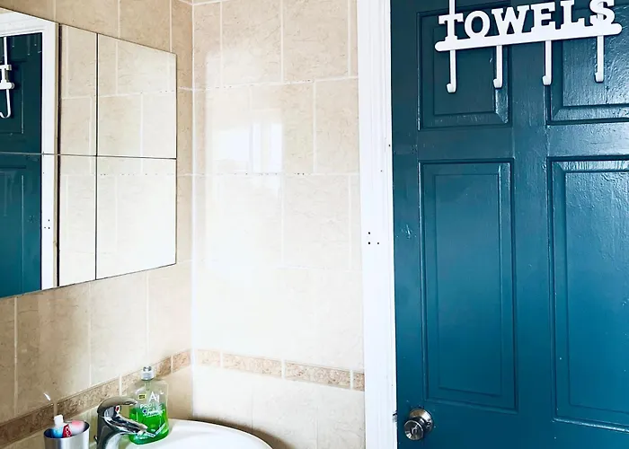 Сasa de vacaciones Cosy 3bdr In Levenshulme-close To Centre And Stockport Town- Free Parking- Wifi *