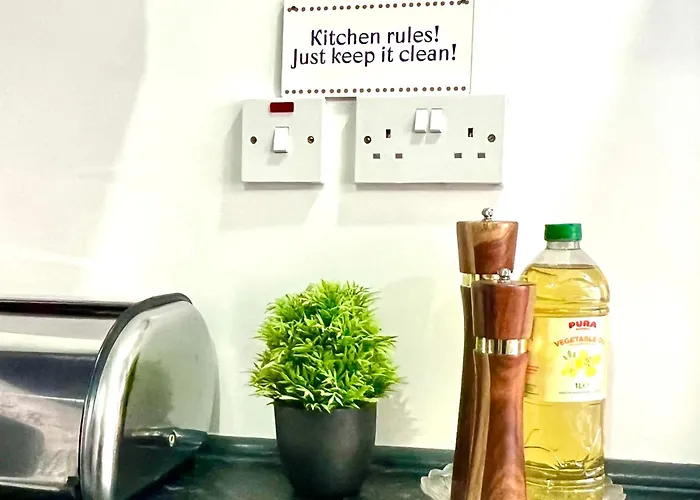 Cosy 3bdr In Levenshulme-close To Centre And Stockport Town- Free Parking- Wifi *