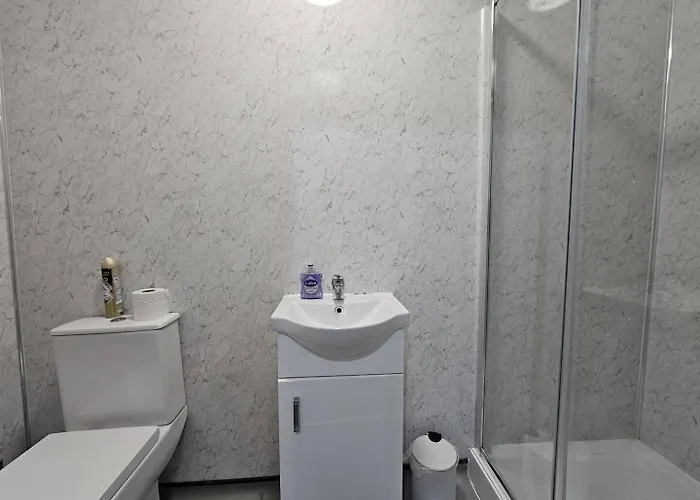 Landcross Co-living - Private Self-cater Manchester