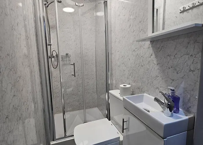 Landcross Co-living - Private Self-cater