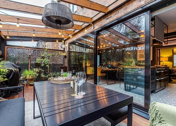 Unique In Northenden Urban Oasis Sleeps 8