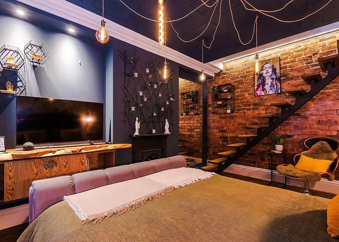 Unique In Northenden Urban Oasis Sleeps 8 * مانشستر