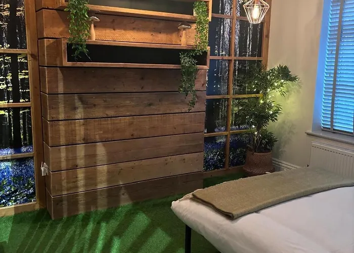 Unique In Northenden Urban Oasis Sleeps 8 Dom wakacyjny Manchester