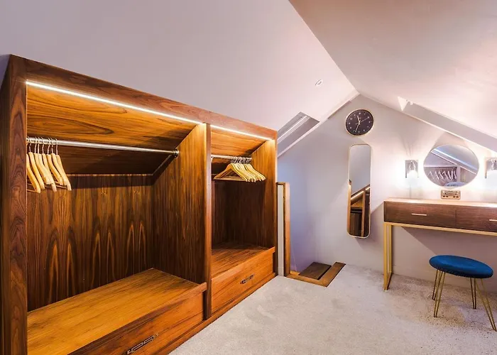 Unique In Northenden Urban Oasis Sleeps 8 بيت للعطل مانشستر